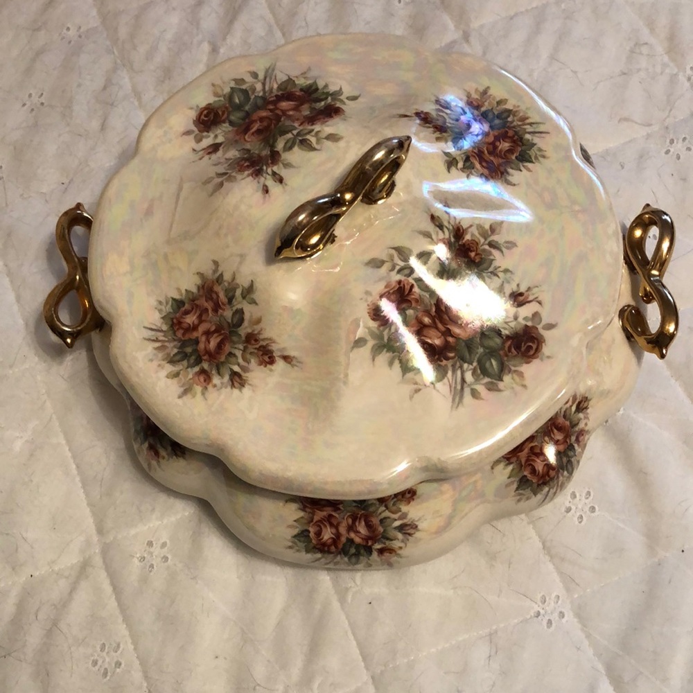 Handcrafted Ceramic bowl with lid. Roses and gold trim. Vintage & handmade